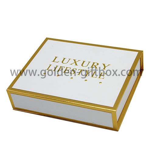 The elegant  luxury packaging box with hot stamping logo and embossing