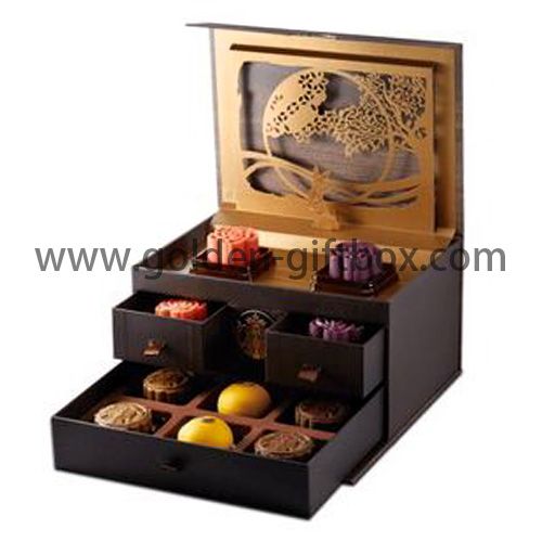 Chocolate drawer box with die-cut pattern on inner flap